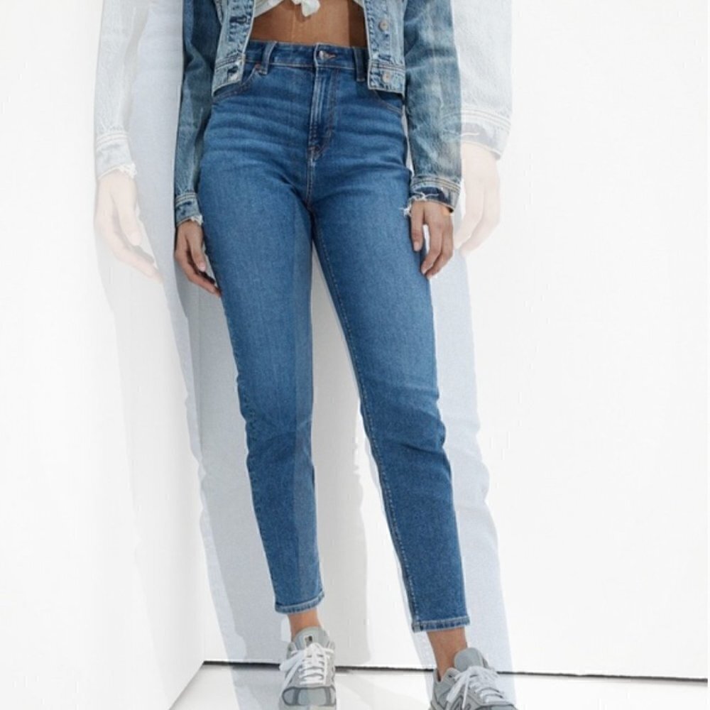American Eagle Mom Jean 2 Regular High Rise Medium Blue Cotton Pockets 90s Inspo